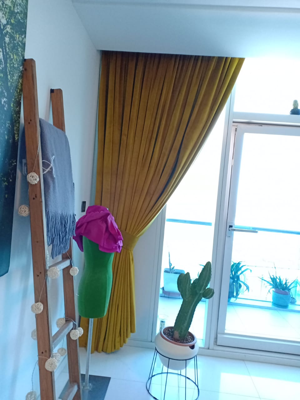 curtains (5) curtains (5)