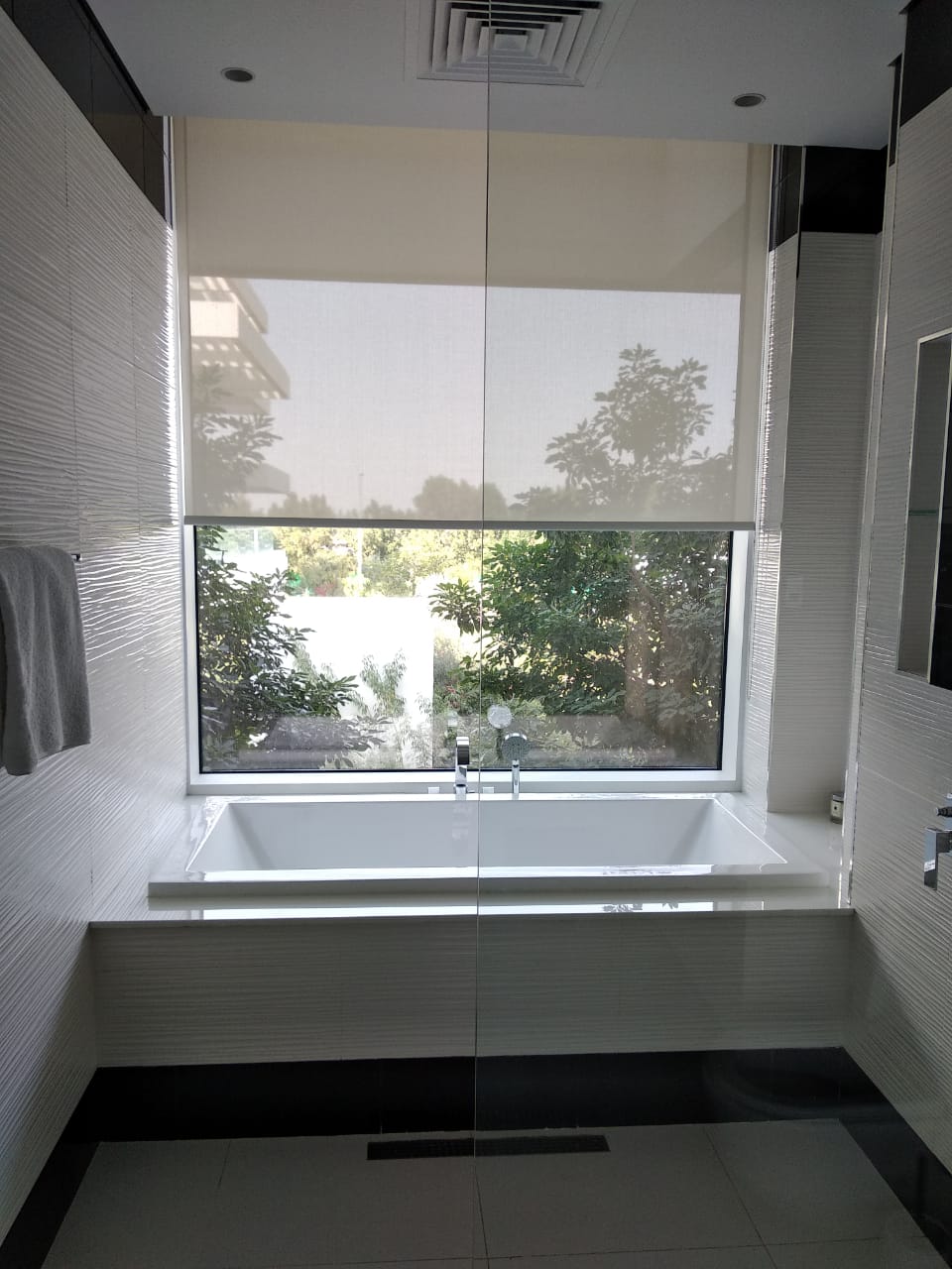 roller blinds (1) roller blinds (1)