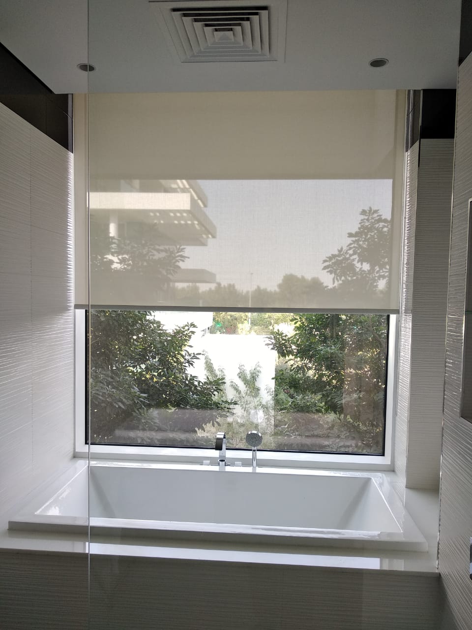 roller blinds (2)2 roller blinds (2)2