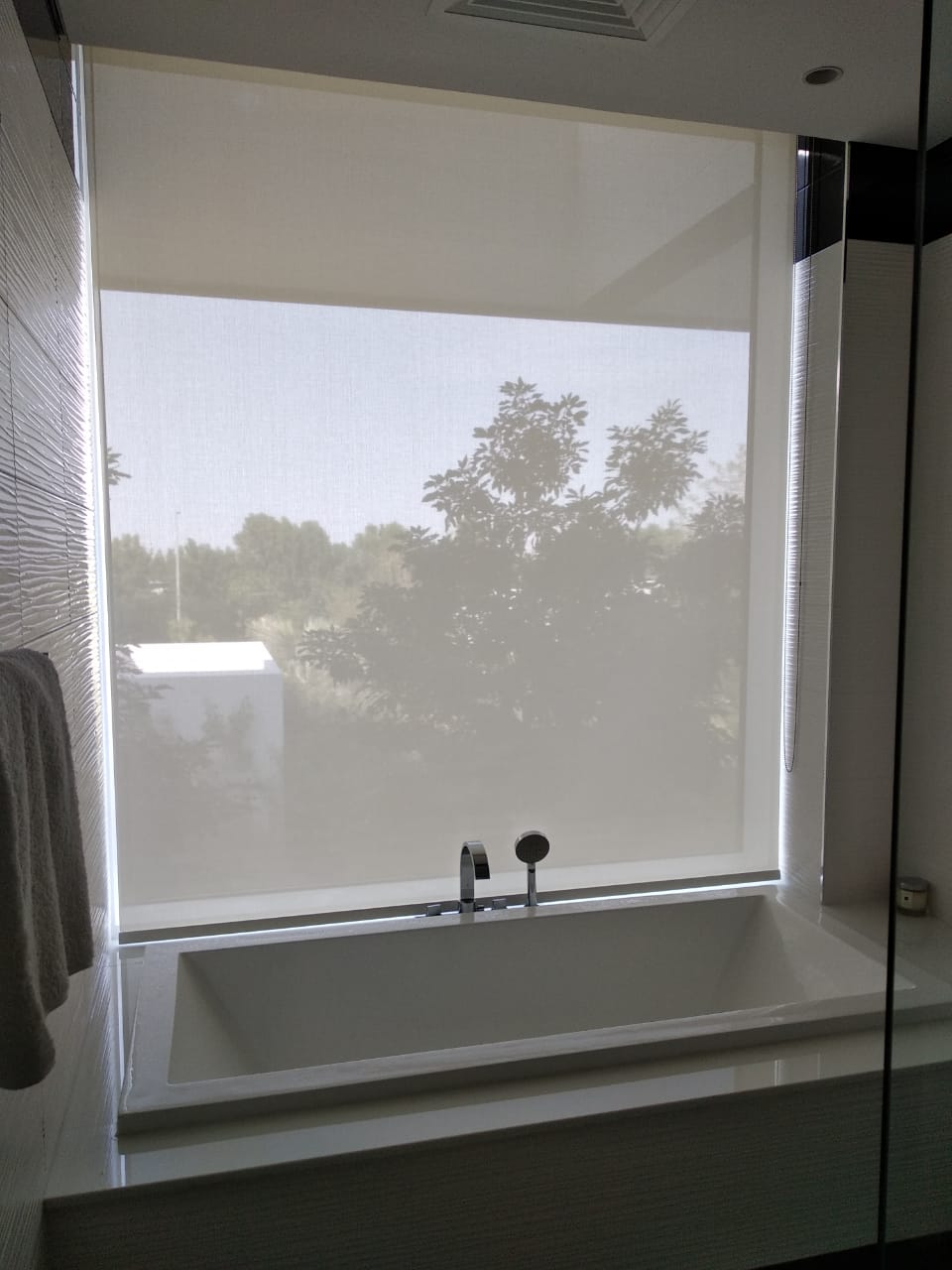 roller blinds (4) roller blinds (4)